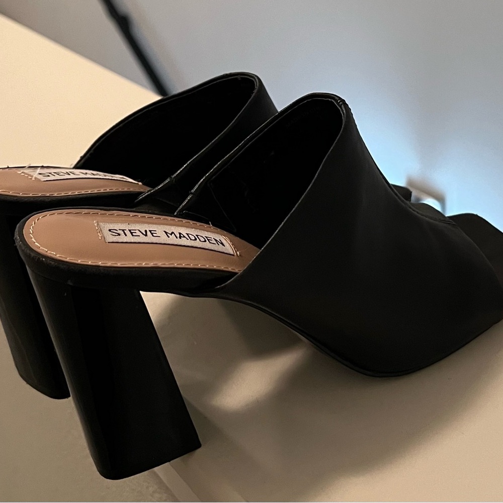 Steve Madden Black Peep Toe Mules with square toe & Block Heel size 8M